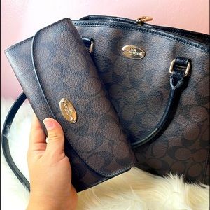 COACH Leather handbag and matching wallet 👜
